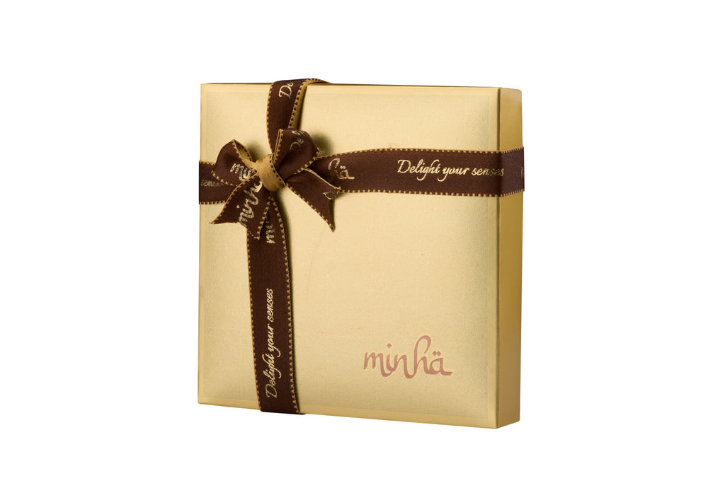 Ajwa Dates With Salted Macadamia